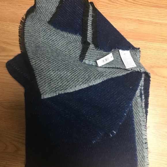 NWT Banana Republic Wrap Scarf - Picture 2 of 5